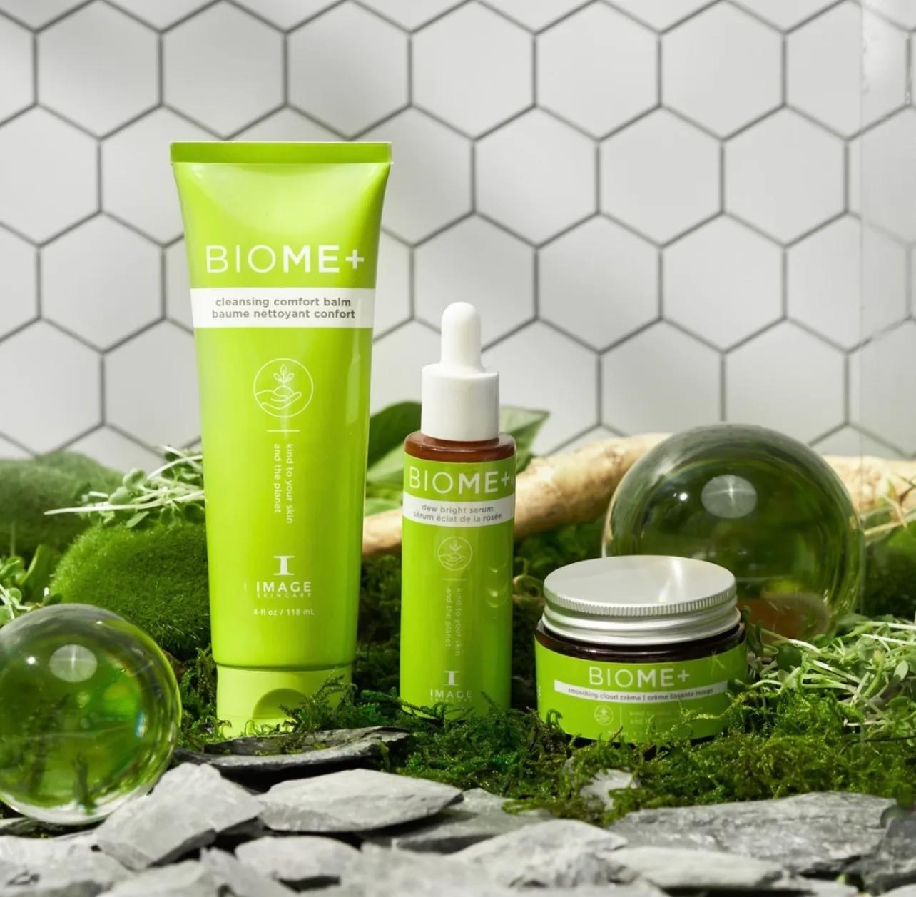 Image Skincare Pflegeprodukte, grüne Linie, im Studio fotografiert